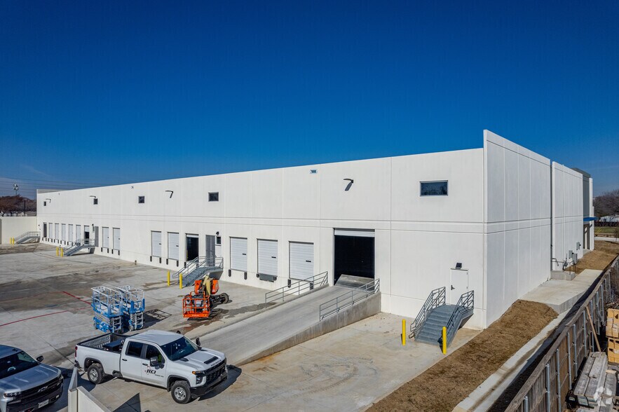 More Photos Of 1207 Farmers Rd, Grand Prairie Warehouse For Sale