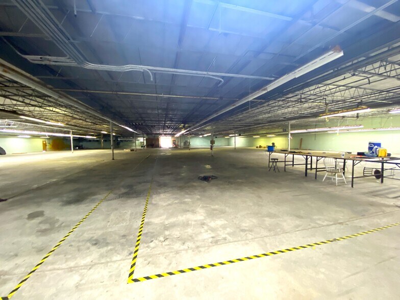 More Photos Of 1212 F.R. Huff Dr, St Matthews Manufacturing For Lease