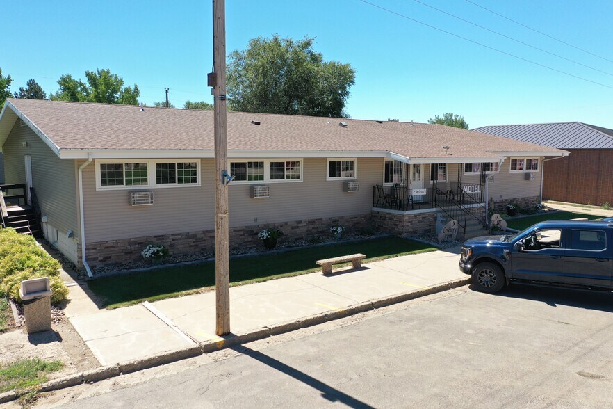 More Photos Of 107 E Main St, Bison Hotel For Sale