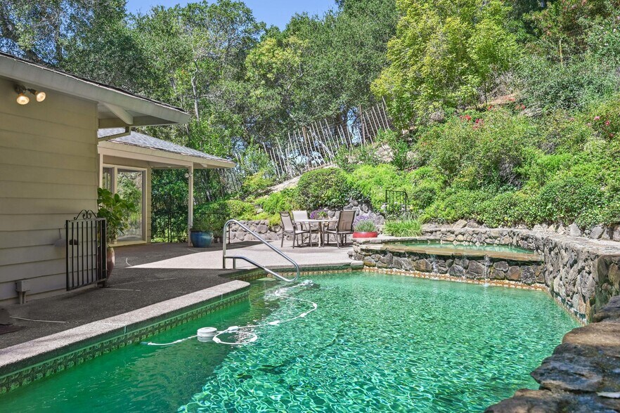 More Photos Of 135 Spring Grove Ave, San Rafael Multifamily For Sale