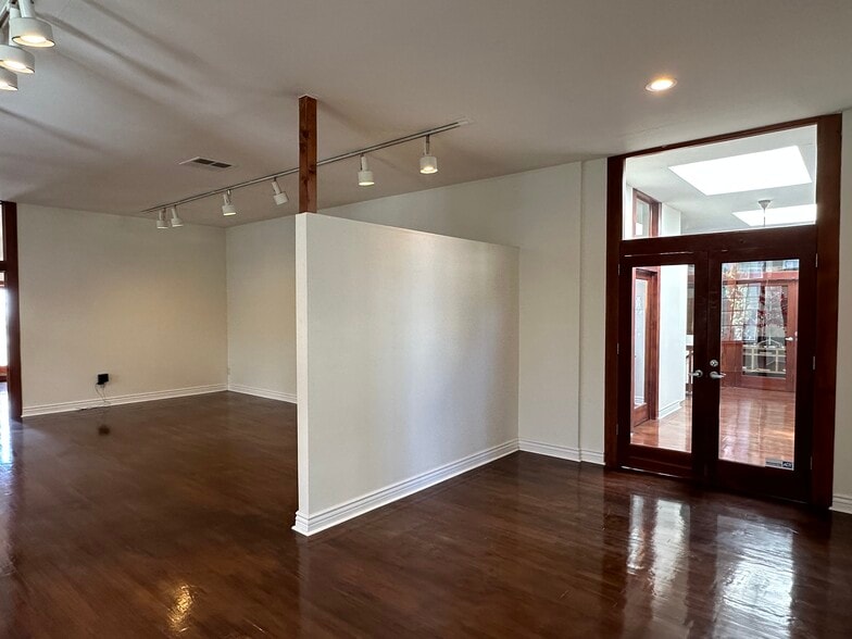 More Photos Of 200 Culver Blvd, Playa Del Rey Storefront Retail Residential For Lease