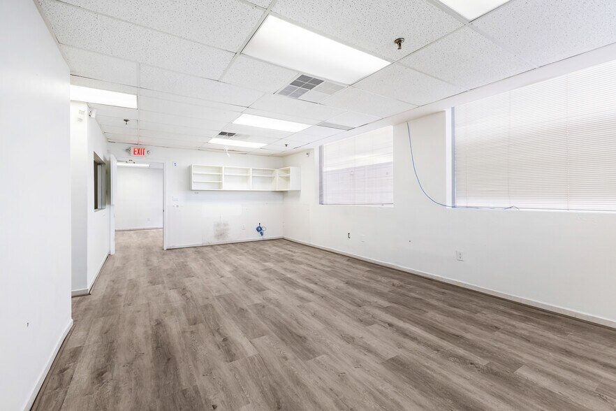 More Photos Of 5040 NW 7th St, Miami Medical For Lease