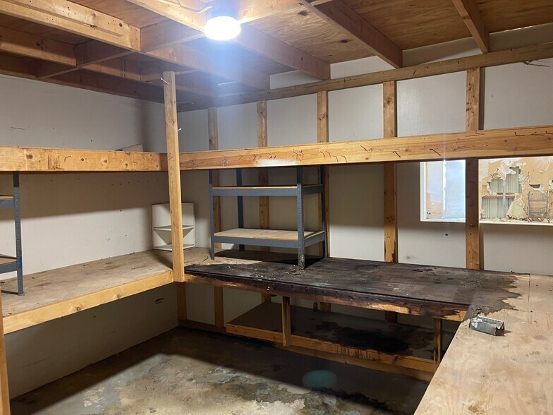 More Photos Of 9161 131st Pl N, Largo Warehouse For Lease