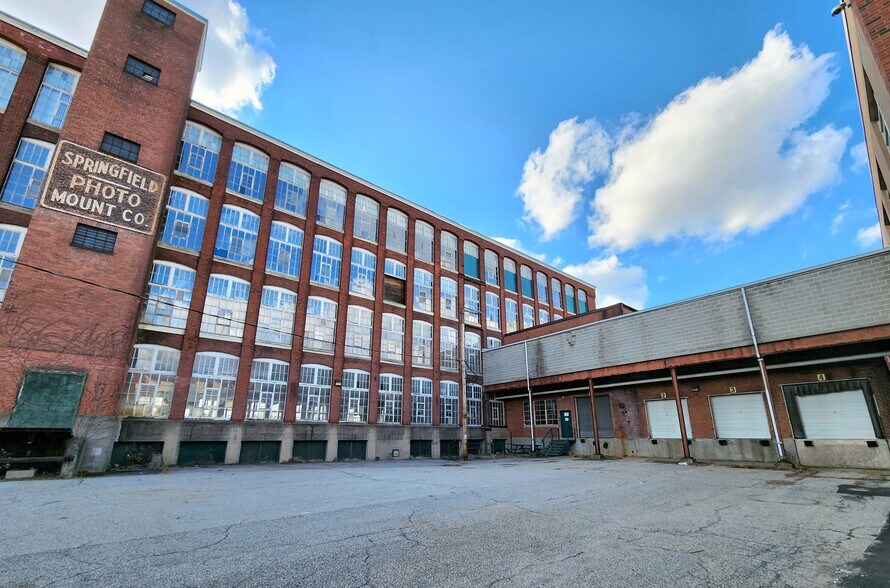 More Photos Of 475 Canal St, Holyoke Warehouse For Lease
