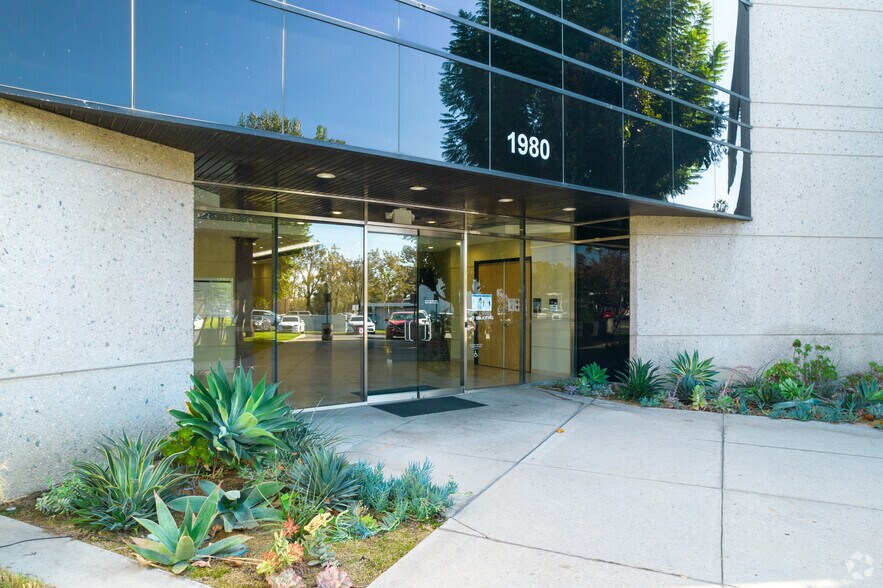 More Photos Of 1980 Orange Tree Ln, Redlands Office For Lease
