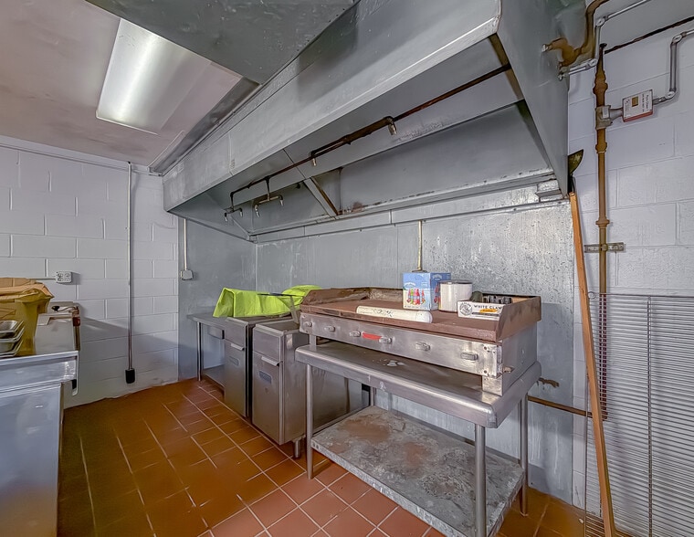 More Photos Of 4806 Jackson Cove Rd, Tallahassee Restaurant For Sale
