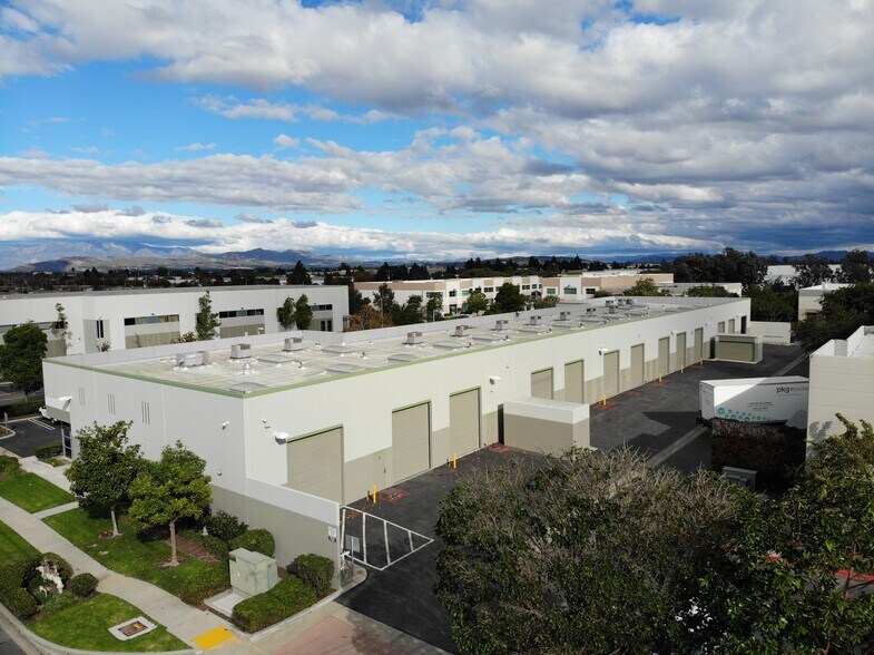 More Photos Of 2000 Cabot Pl, Oxnard Warehouse For Sale