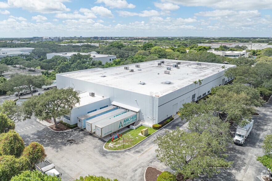 More Photos Of 6400 Park Of Commerce Blvd, Boca Raton Light Distribution For Lease