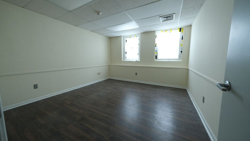 More Photos Of 761 Park Ave, Cranston Medical For Lease