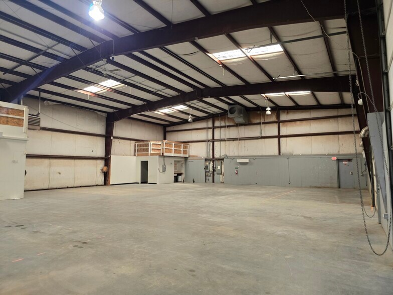 More Photos Of 1344 Brookside Blvd, Grants Pass Warehouse For Lease