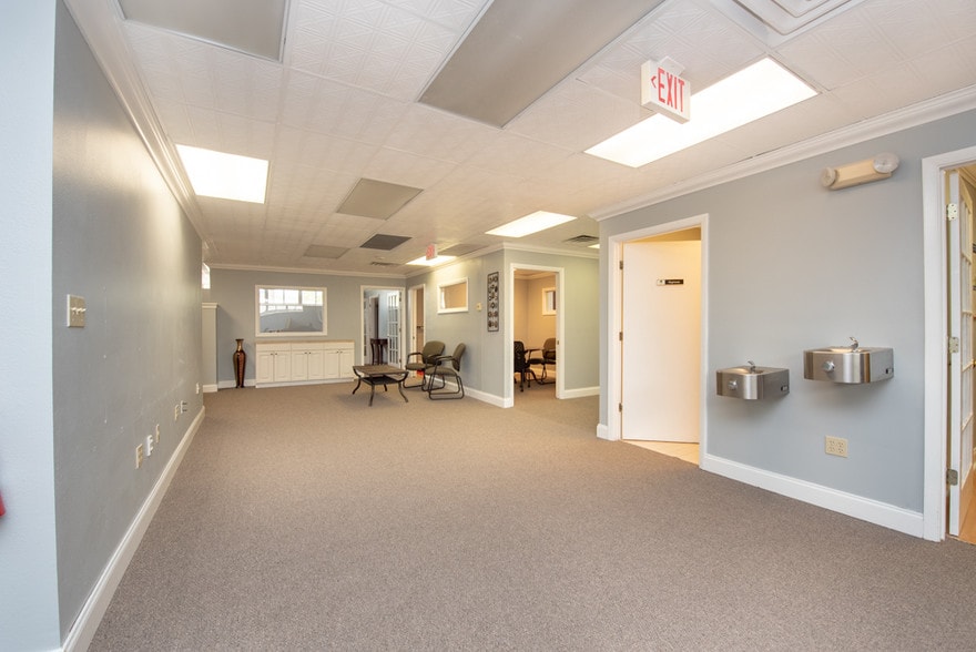More Photos Of 7430 Tamiami Trl, Sarasota Loft Creative Space For Lease