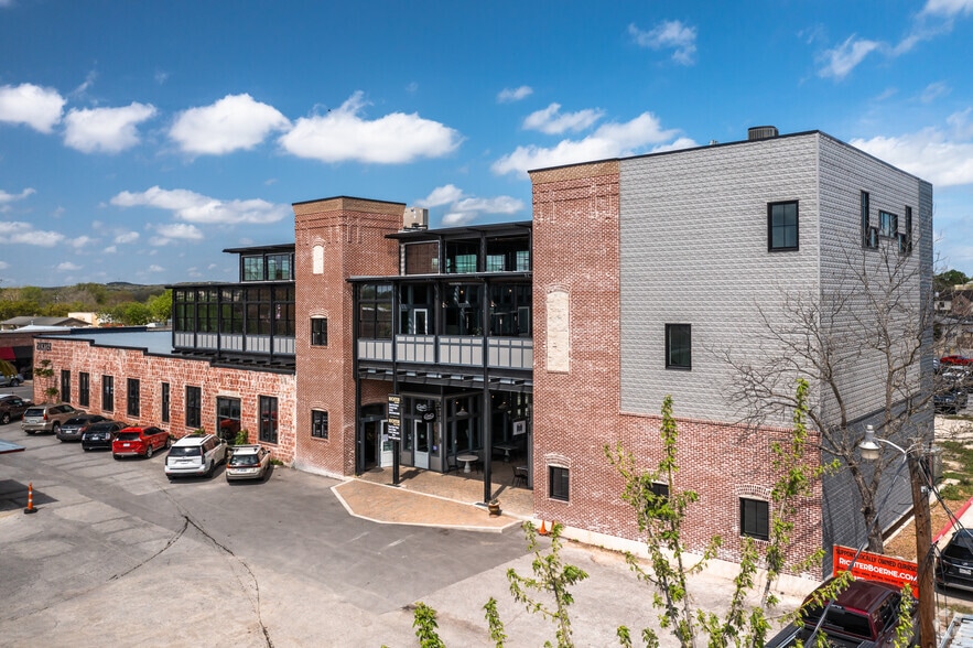 More Photos Of 153 S Main St, Boerne General Retail For Lease