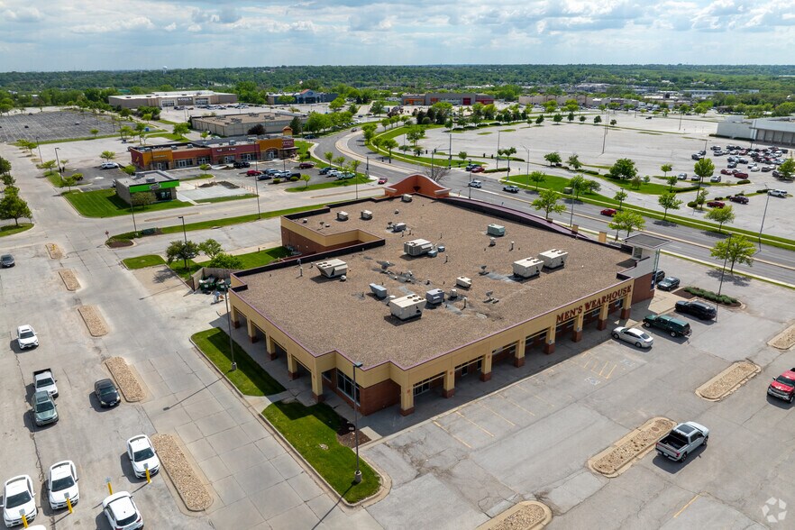 More Photos Of 3205-3225 Oak View Dr, Omaha General Retail For Lease