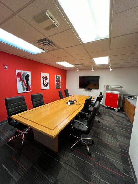 More Photos Of 8300 Dow Cir, Strongsville Light Distribution For Lease