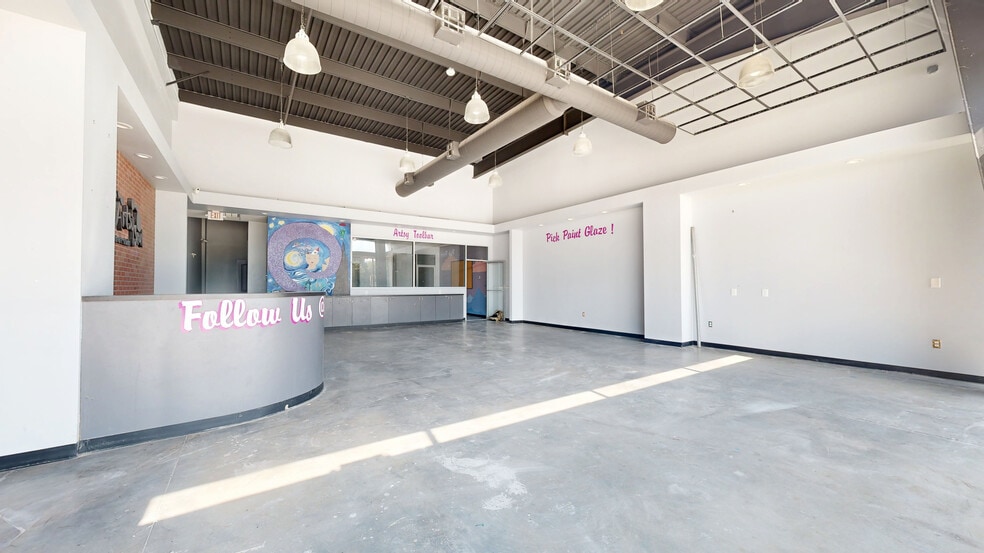 More Photos Of 12920 University Blvd, Sugar Land Storefront For Sale