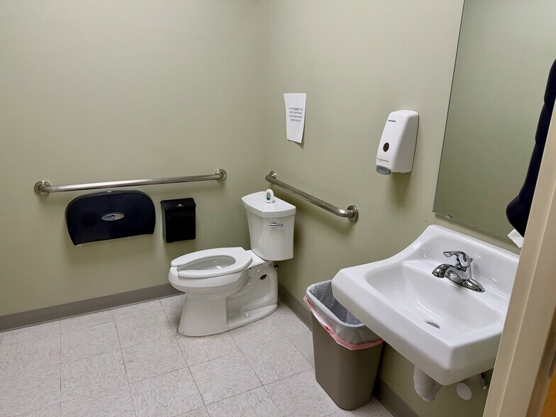 More Photos Of 514 Mary Esther Cut, Fort Walton Beach Medical For Sale