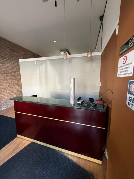 More Photos Of 2251 W 24th St, Chicago Office For Lease