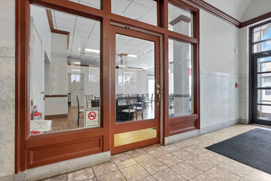 More Photos Of 301 Broadway, Lorain Hotel For Lease