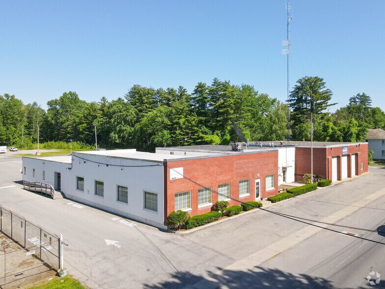 More Photos Of 238 Bay St, Queensbury Showroom For Lease