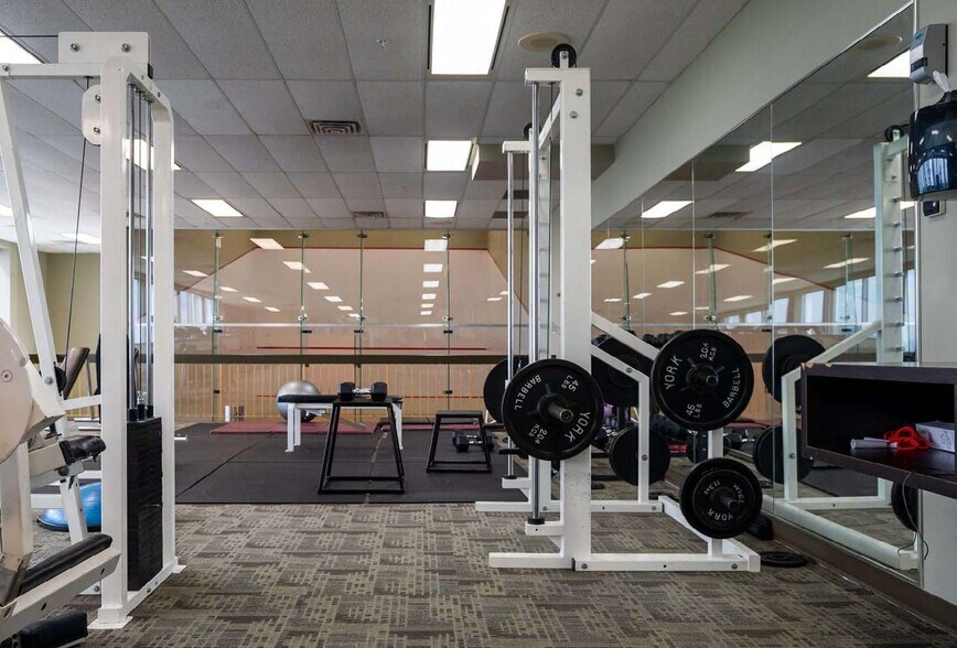 More Photos Of 1270 Central Pky, Mississauga Office For Lease