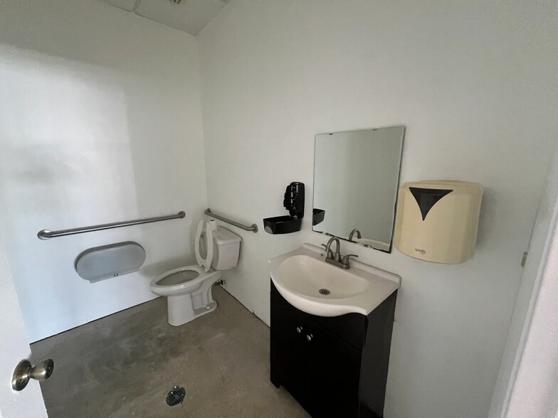 More Photos Of 686-728 Cheney Hwy, Titusville Unknown For Lease