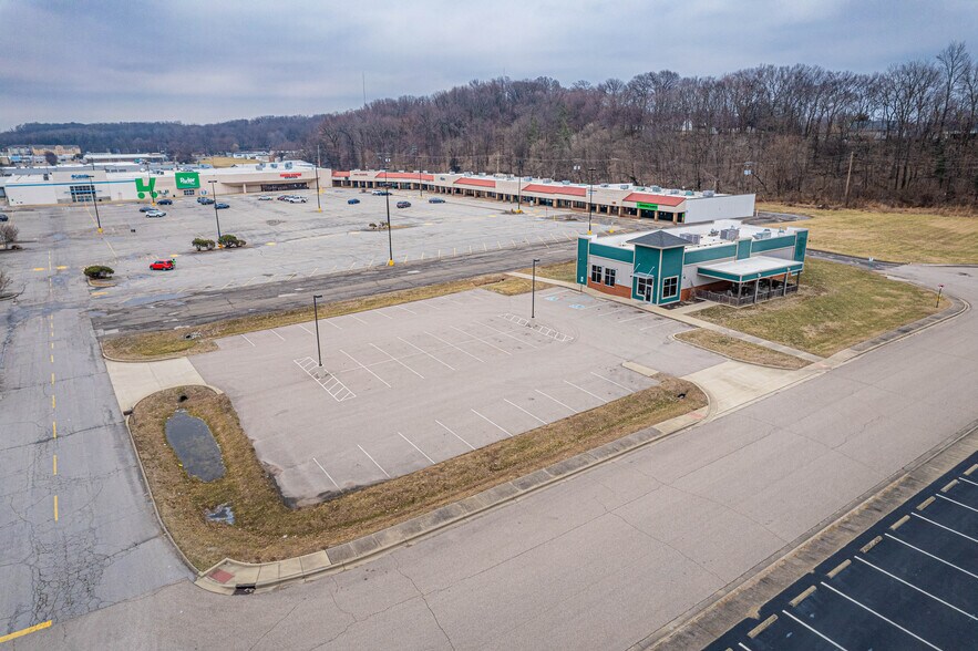 More Photos Of 401 Walker Dr, Henderson General Retail For Sale