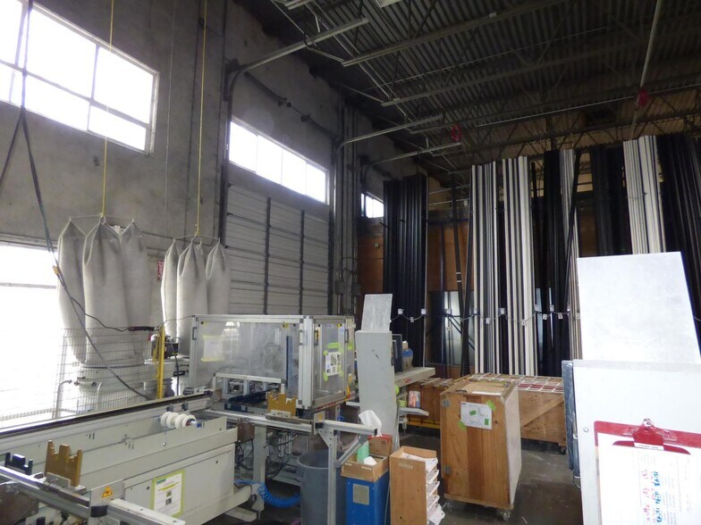 More Photos Of 8104 Evans Rd, Chilliwack Manufacturing For Sale