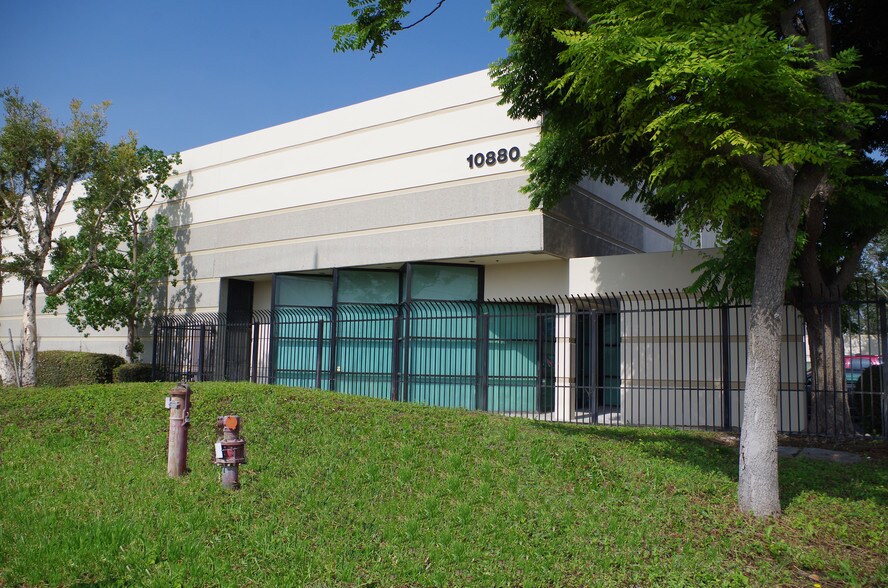 More Photos Of 10880 Mulberry Ave, Fontana Warehouse For Lease