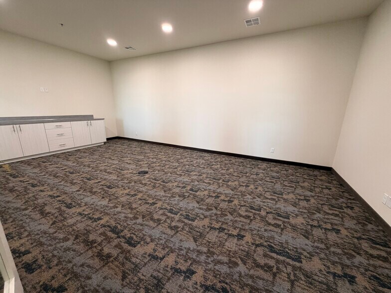 More Photos Of 30 S Louisiana St, Kennewick Loft Creative Space For Lease