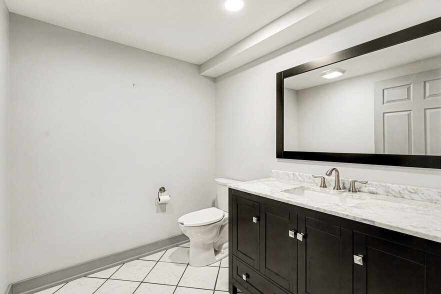 More Photos Of 670 Cambridge St, Fredericksburg Warehouse For Lease