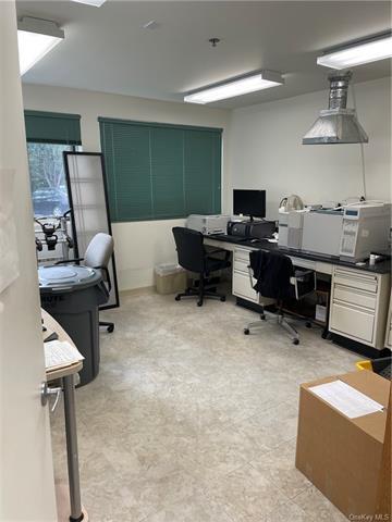 More Photos Of 37 Ramland Rd, Orangeburg Office For Lease