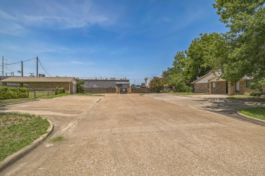 More Photos Of 2418 College Ave, Garland Daycare Center For Lease