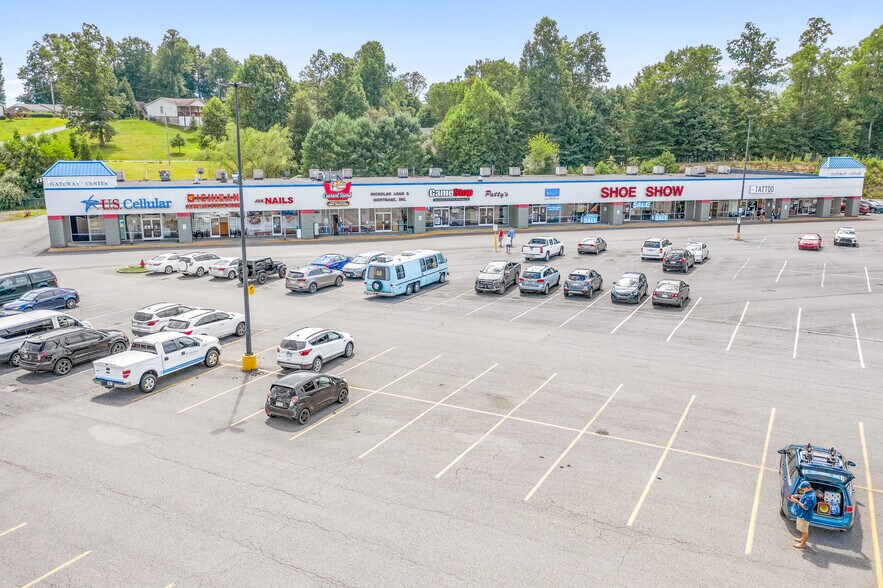 More Photos Of 1000-1032 Wal St, Summersville Unknown For Lease