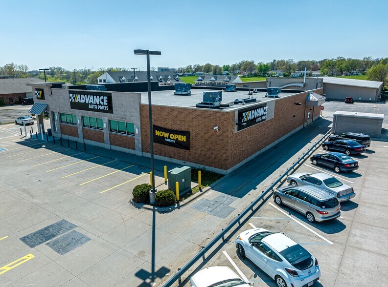 More Photos Of 1114 S Main St, Maryville Freestanding For Sale