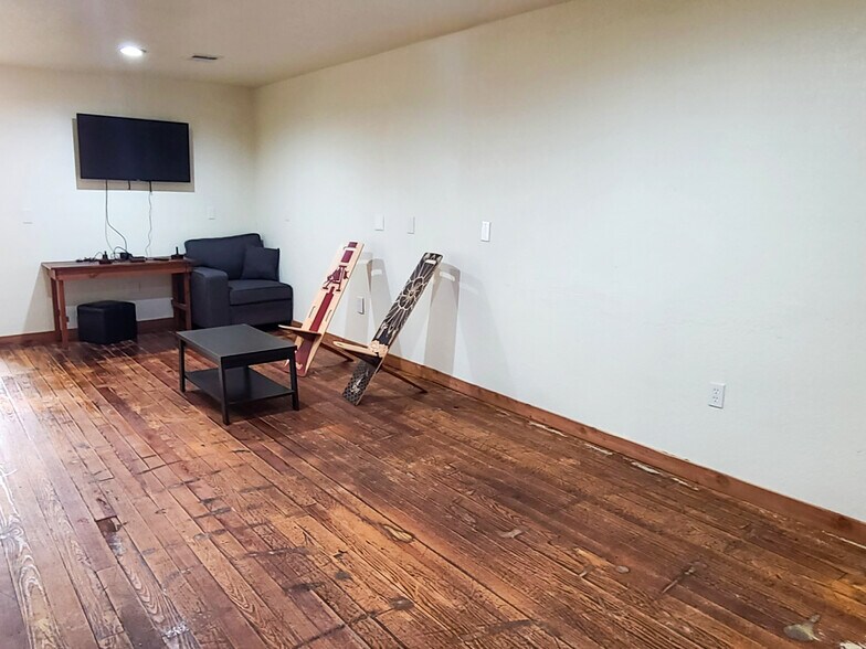 More Photos Of 109 Main St SE, Gravette Office For Lease