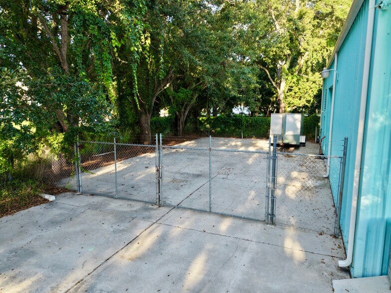 More Photos Of 715 12th St, Vero Beach Showroom For Sale