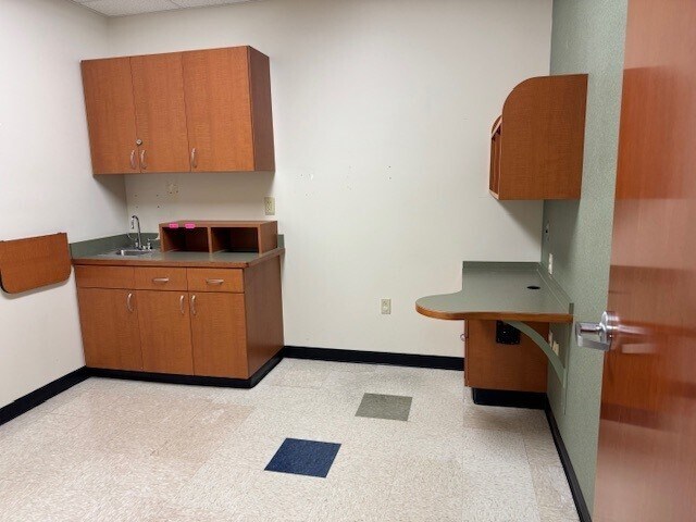 More Photos Of 477 McLaws Cir, Williamsburg Office For Lease