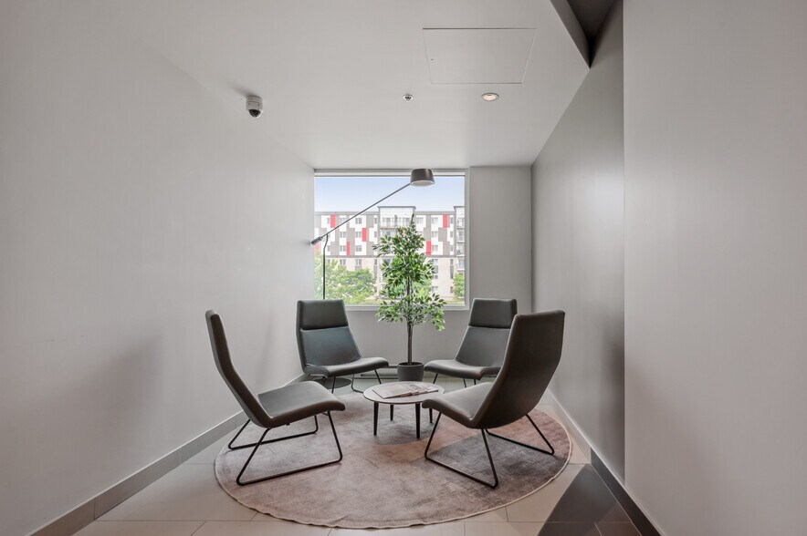 More Photos Of 2500-2600 Rue Beaurevoir, Québec Office For Lease