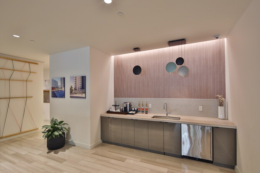 More Photos Of 1120 S Grand Ave, Los Angeles Apartments For Lease