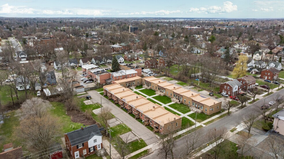 More Photos Of 51 Spokane Dr, Pontiac Apartments For Sale