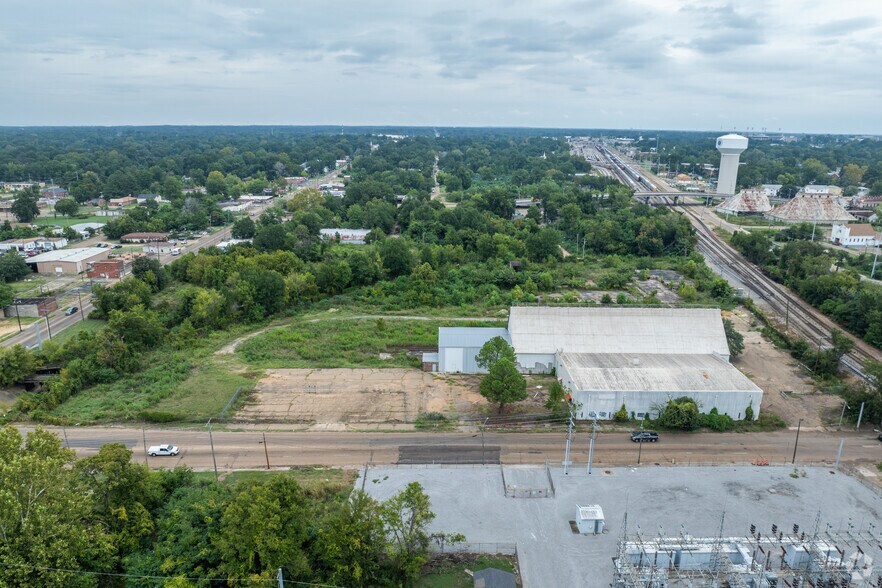 More Photos Of 300 W Monument St, Jackson Manufacturing For Sale