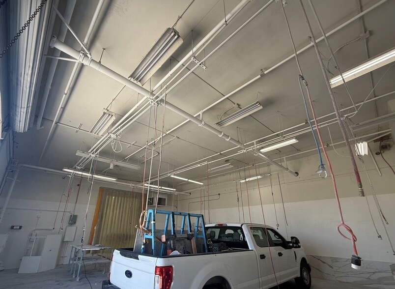 More Photos Of 7322-7324 Atoll Ave, North Hollywood Warehouse For Lease