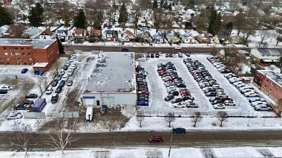 More Photos Of 188 Park Rd S, Oshawa Service For Sale