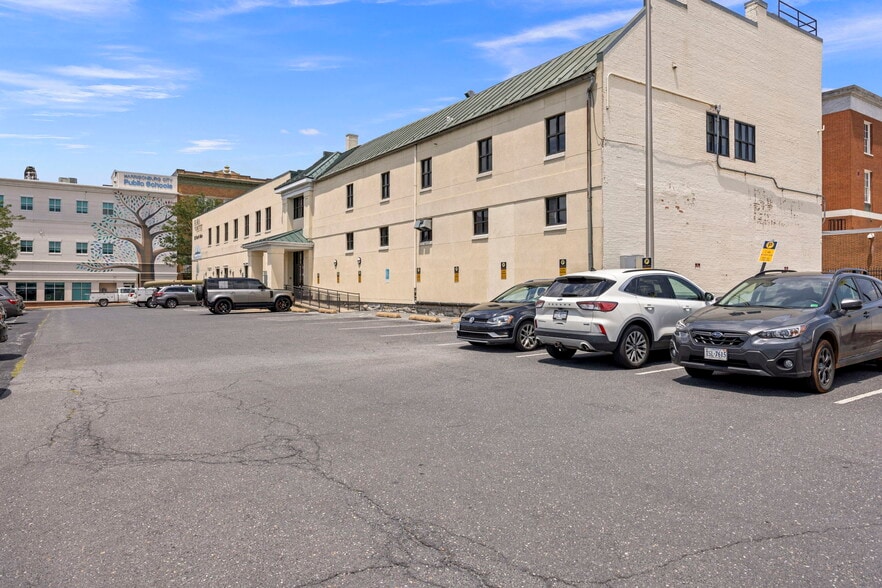 More Photos Of 90 N Main St, Harrisonburg Office For Sale