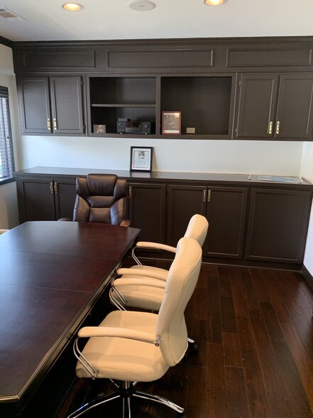 More Photos Of 4727-4729 Spottswood Ave, Memphis Office For Lease