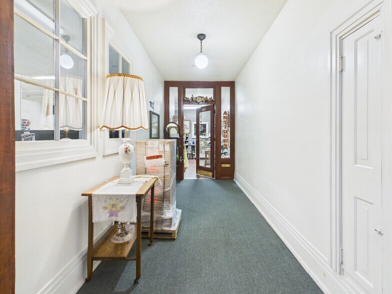 More Photos Of 619 Blondeau St, Keokuk Office For Sale