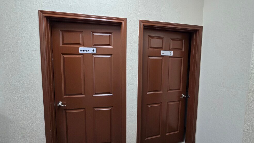 More Photos Of 1 E Central Ave, Temple Office For Lease