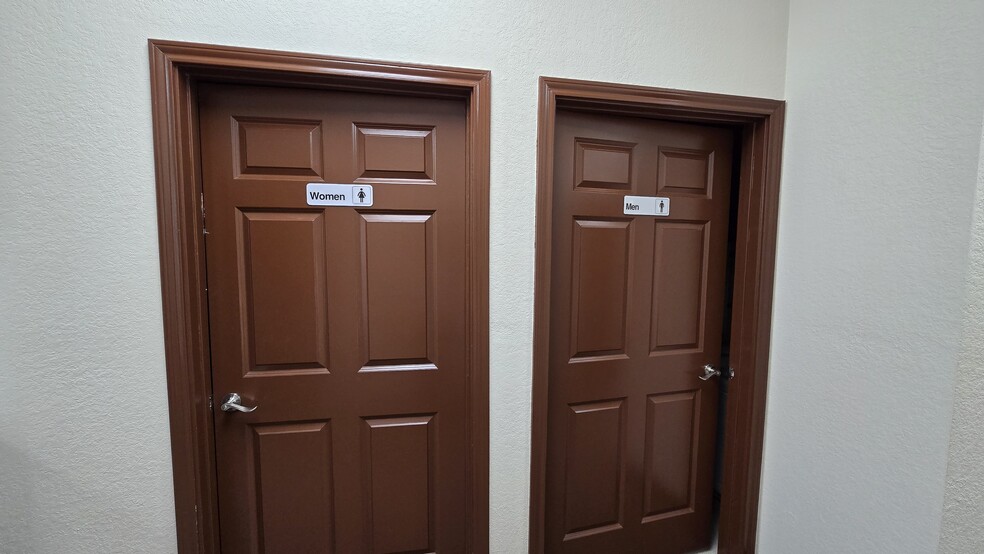 More Photos Of 1 E Central Ave, Temple Office For Lease