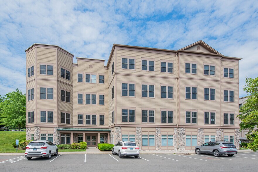 More Photos Of 464 Heritage Rd, Southbury Medical For Lease