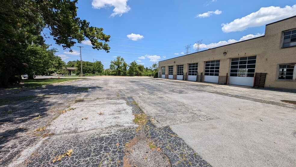 More Photos Of 4811 Harlem Ave, Berwyn Chemical Oil Refinery For Lease